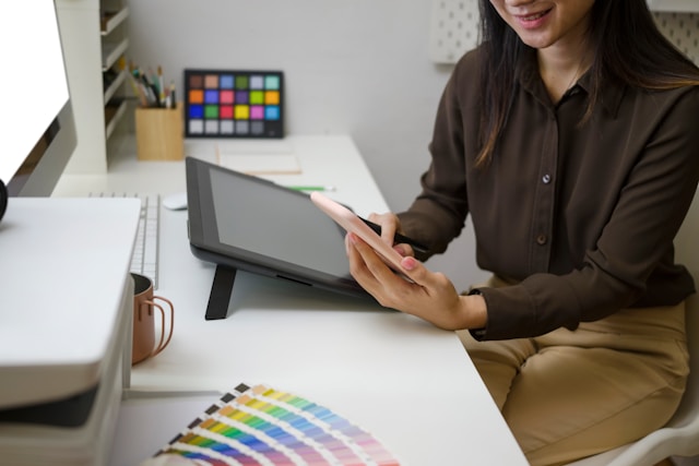 The Impact of Screen Technology on Color Perception
